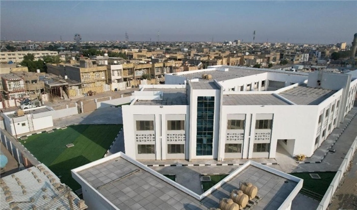 已經(jīng)完工的伊拉克瓦西特省第20號(hào)學(xué)校。該學(xué)校為合院式全功能建筑，包括教學(xué)樓，圖書室，實(shí)驗(yàn)室，保衛(wèi)室等。 趙沖攝