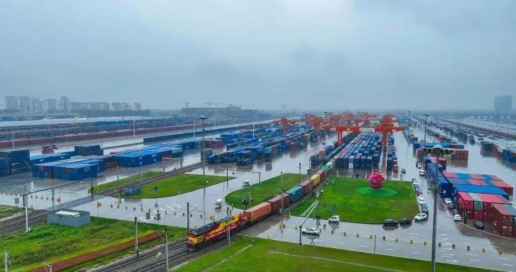 △2023年9月28日，中歐班列長安號第20000列從陜西西安國際港站開出。