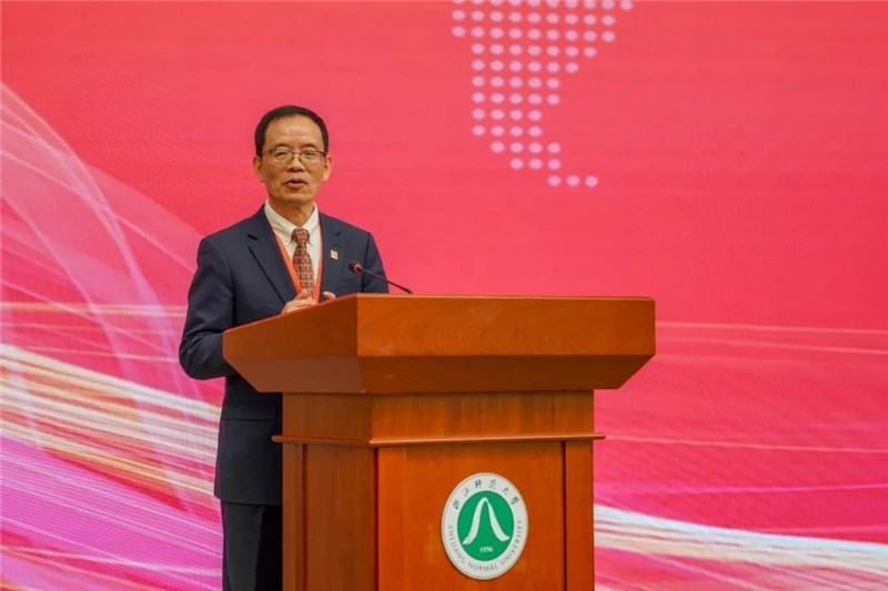 國務(wù)院學(xué)位委員會(huì)區(qū)域國別學(xué)學(xué)科評(píng)議組秘書長、浙江師范大學(xué)非洲研究院（非洲區(qū)域國別學(xué)院）院長劉鴻武致辭。主辦方供圖