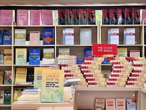 中國主題圖書亮相越南河內(nèi)書街。中國圖書進(jìn)出口（集團(tuán)）有限公司供圖