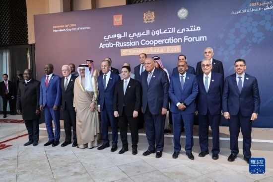12月20日，與會(huì)代表在摩洛哥南部城市馬拉喀什舉行的第六屆阿拉伯-俄羅斯合作論壇上合影。新華社記者霍晶攝