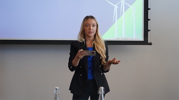 南非駐亞洲和金磚國家無任所大使蘇克拉爾代表吉娜·布朗發(fā)言。 人民網(wǎng) 張茜攝