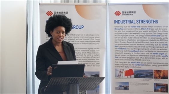 南非獨立傳媒集團(tuán)代表諾爾萬德爾-恩齊扎發(fā)言。 人民網(wǎng) 張茜攝