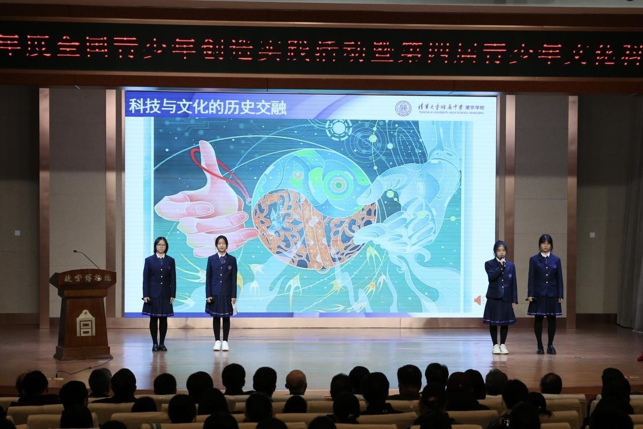 學(xué)生展示作品。主辦方供圖