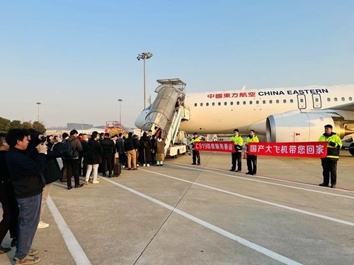 2024春運(yùn)第一天，東航4架C919大飛機(jī)全部投入商業(yè)運(yùn)營。東航供圖