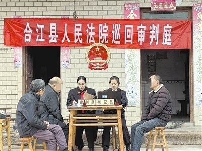  圖②：巡回審理現(xiàn)場。