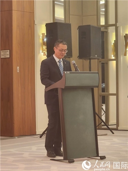 中國駐哈大使館公使銜參贊蘇予致辭。人民網(wǎng)記者 李強(qiáng)攝