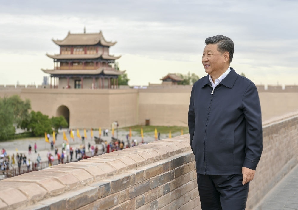 2019年8月20日上午，習(xí)近平來到嘉峪關(guān)關(guān)城，登上城樓察看關(guān)城整體面貌，聽取河西走廊長城、關(guān)隘歷史文化情況介紹。新華社記者 謝環(huán)馳 攝