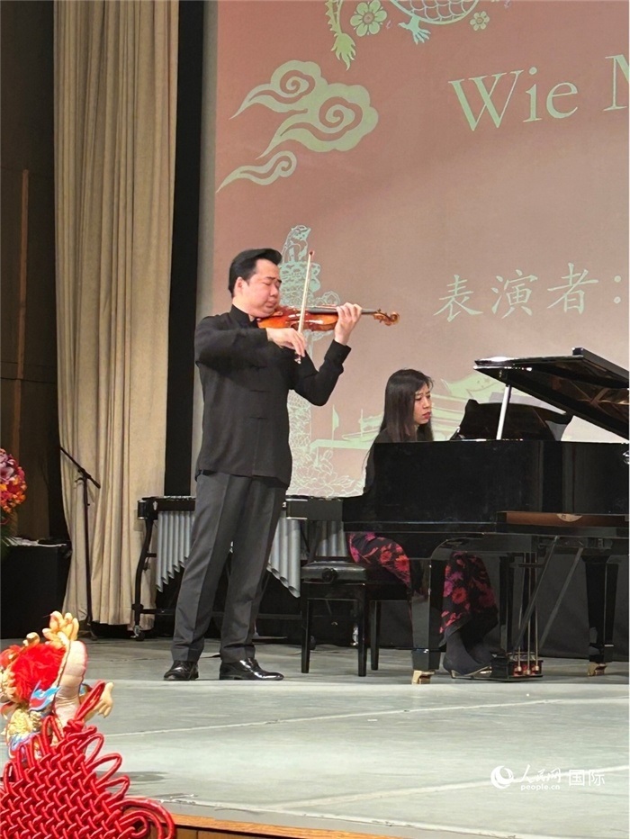 小提琴獨(dú)奏《Wie Melodien zieht es mir》《新春樂(lè)》，表演者：寧峰、韓卉菁（鋼琴伴奏）