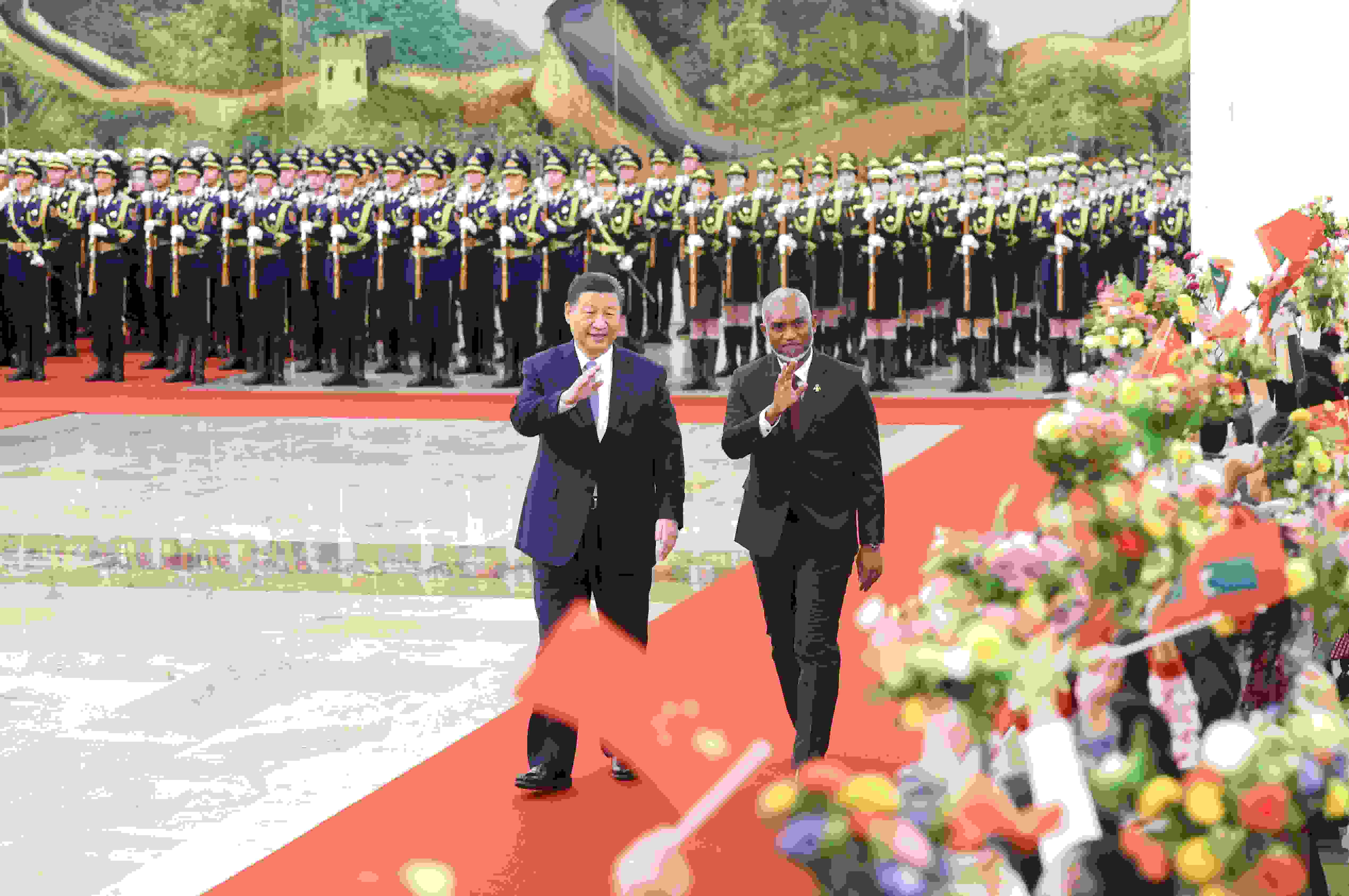 △2024年1月10日下午，國(guó)家主席習(xí)近平在北京人民大會(huì)堂同來(lái)華進(jìn)行國(guó)事訪問(wèn)的馬爾代夫總統(tǒng)穆伊茲舉行會(huì)談。會(huì)談前，習(xí)近平主席在人民大會(huì)堂北大廳為穆伊茲總統(tǒng)舉行歡迎儀式。