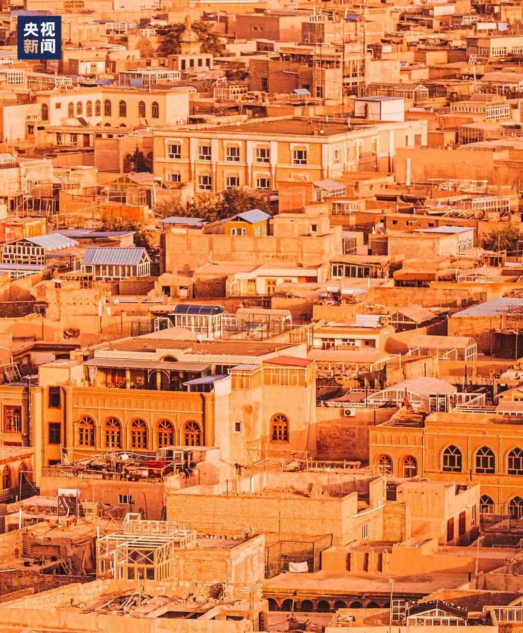 △喀什古城在天山和昆侖山的守護(hù)下，留住了千年前的樣子。