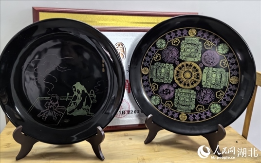 壩漆工藝品。人民網(wǎng)記者 周雯攝