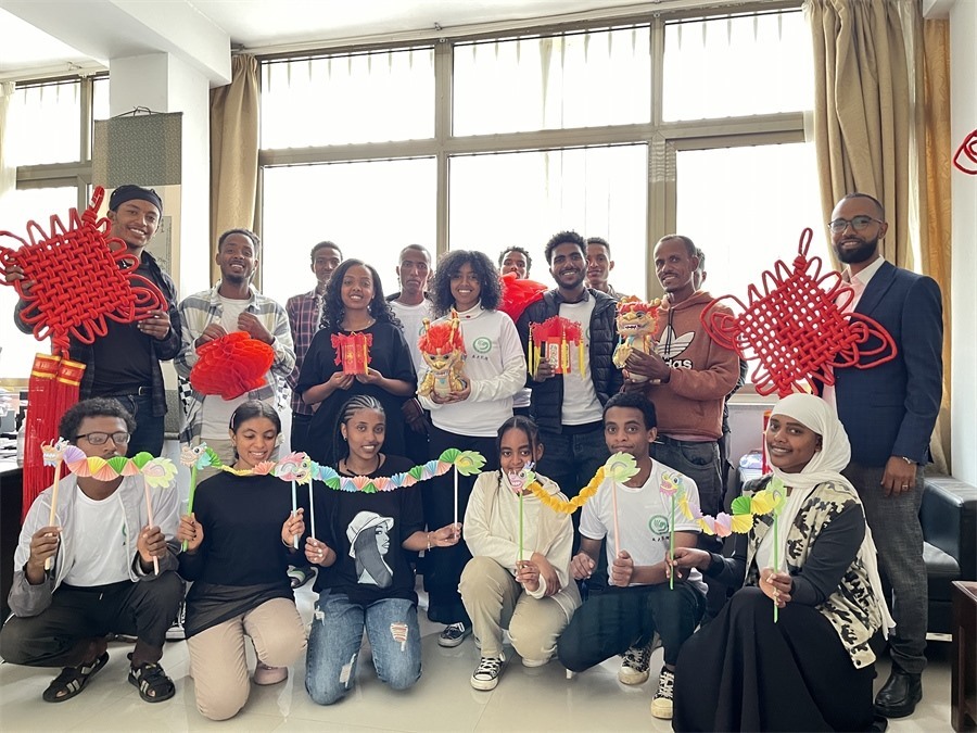 參加活動(dòng)的學(xué)生合影。亞的斯亞貝巴大學(xué)孔子學(xué)院供圖