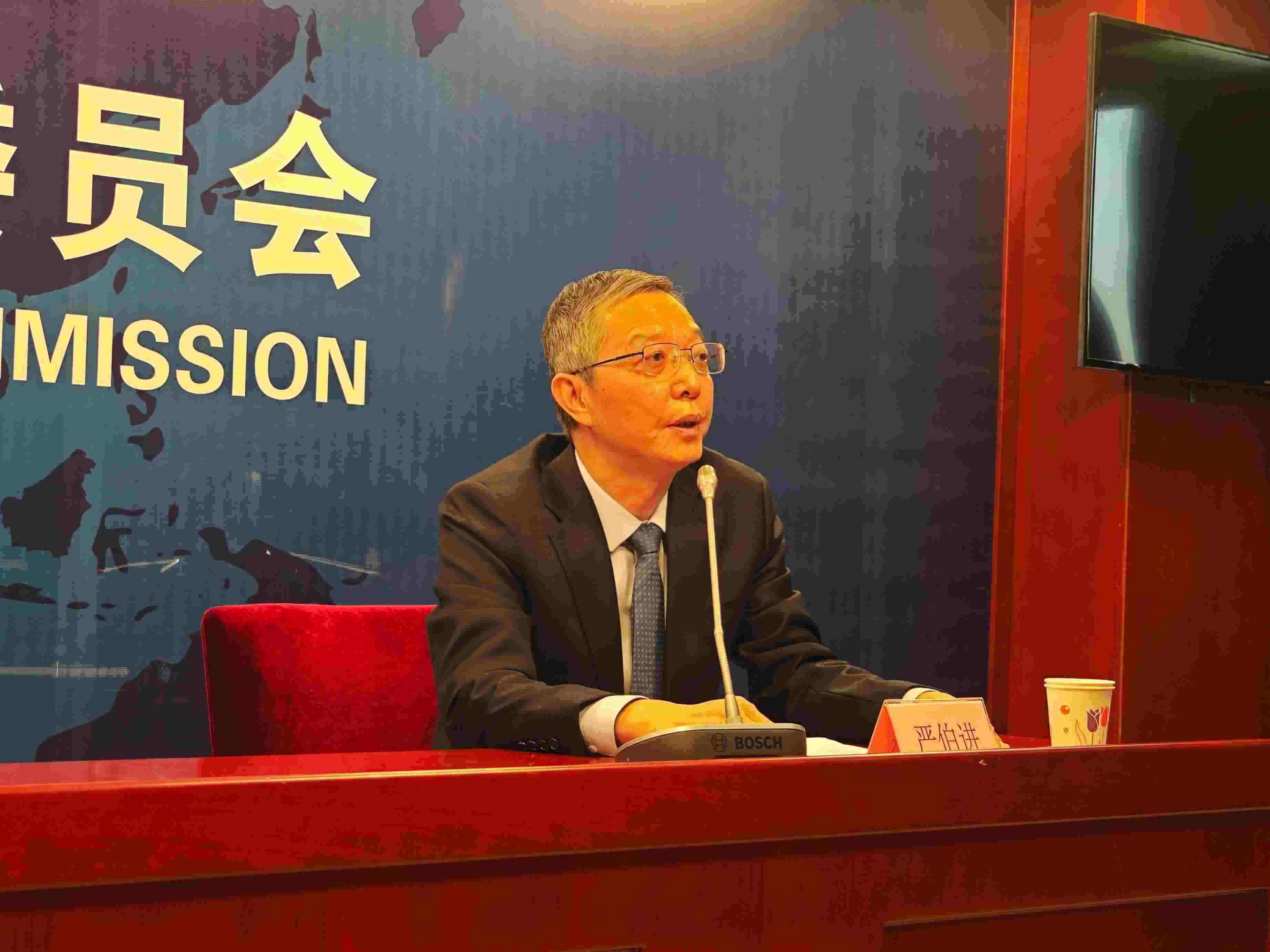 2月23日，嚴(yán)伯進(jìn)在證監(jiān)會例行新聞發(fā)布會現(xiàn)場。 人民網(wǎng) 黃盛 攝