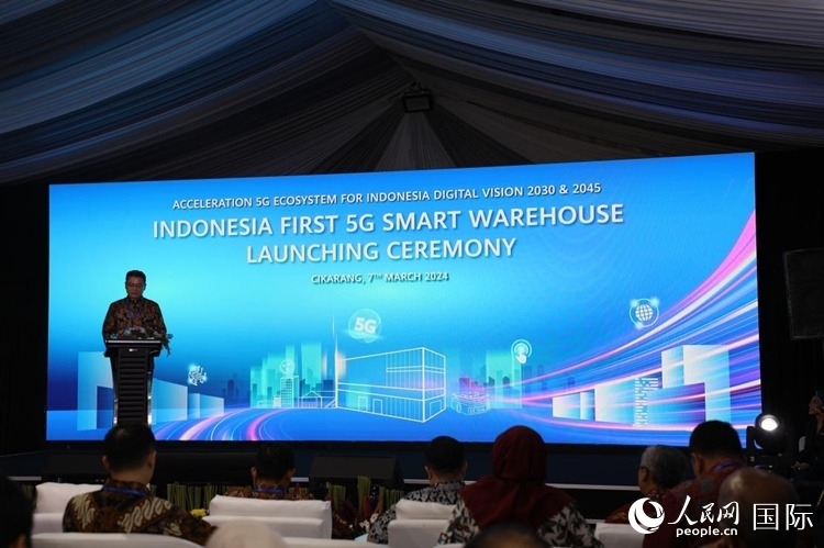 華為印尼CEO郭海龍在揭幕儀式發(fā)表講話。人民網(wǎng)記者 曹師韻攝