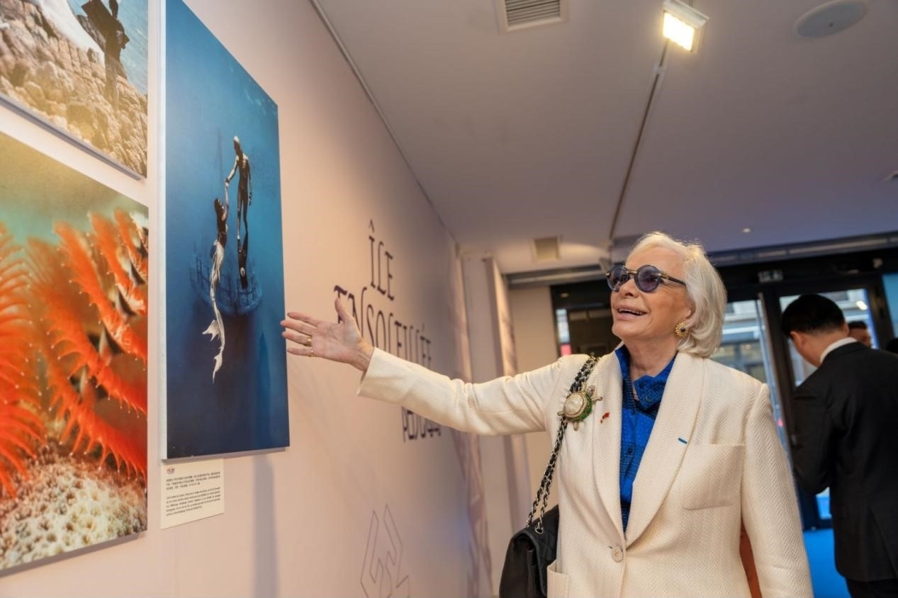 世界旅游組織特別顧問瑪麗-皮埃爾·布歇-奧利耶觀看活動現(xiàn)場圖片展覽?；顒又鬓k方供圖