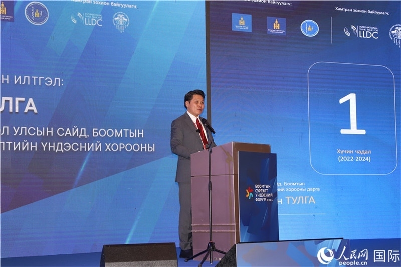 2.圖勒嘎部長做主旨報告。人民網記者 霍文攝_副本