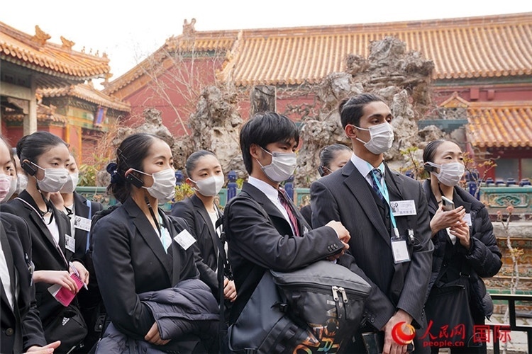 松山芭蕾舞團(tuán)青年代表團(tuán)在故宮參觀。人民網(wǎng)記者 張麗婭攝