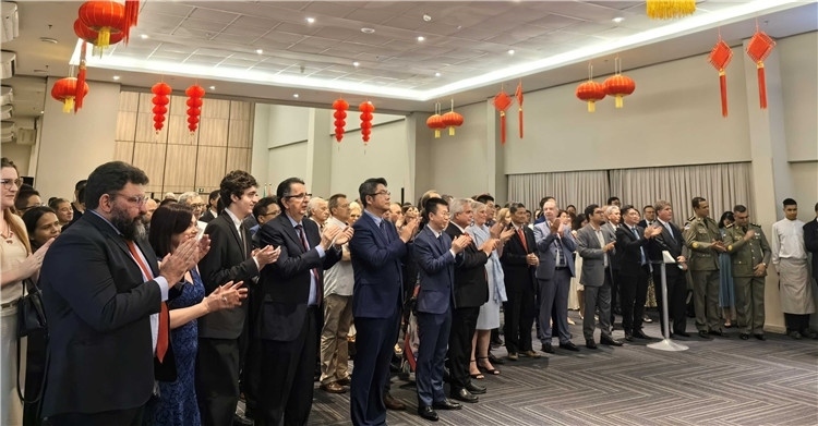 當(dāng)?shù)貢r間3月27日，中國駐累西腓新任總領(lǐng)事蘭和平舉行到任招待會。圖為招待會現(xiàn)場。中國駐累西腓總領(lǐng)事館供圖