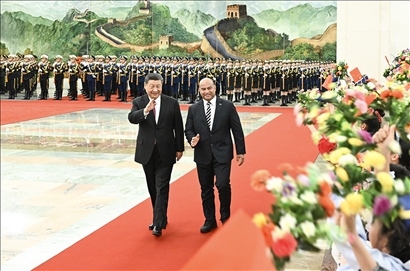 △2024年3月25日，習近平主席在北京人民大會堂同來華進行國事訪問的瑙魯總統(tǒng)阿迪昂舉行會談。這是會談前，習近平主席在人民大會堂北大廳為阿迪昂總統(tǒng)舉行歡迎儀式。