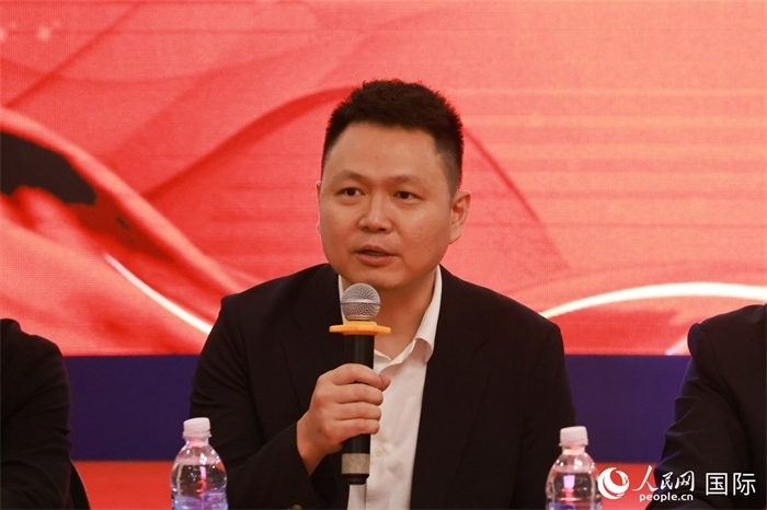 中國(guó)駐里約熱內(nèi)盧總領(lǐng)館副總領(lǐng)事王尉育在座談會(huì)上致辭。人民網(wǎng)記者 陳海琪攝