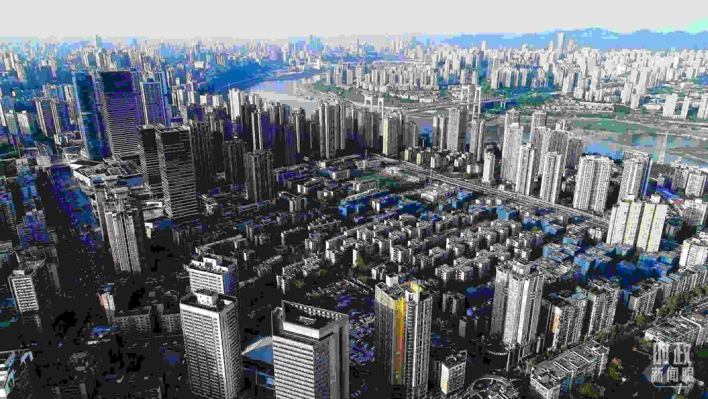 △俯瞰謝家灣街道民主村社區(qū)。（總臺記者謝鵬拍攝）