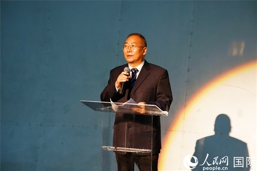 四川省文化和旅游廳副廳長(zhǎng)王成平在活動(dòng)現(xiàn)場(chǎng)進(jìn)行旅游推介。人民網(wǎng)記者 陳海琪攝