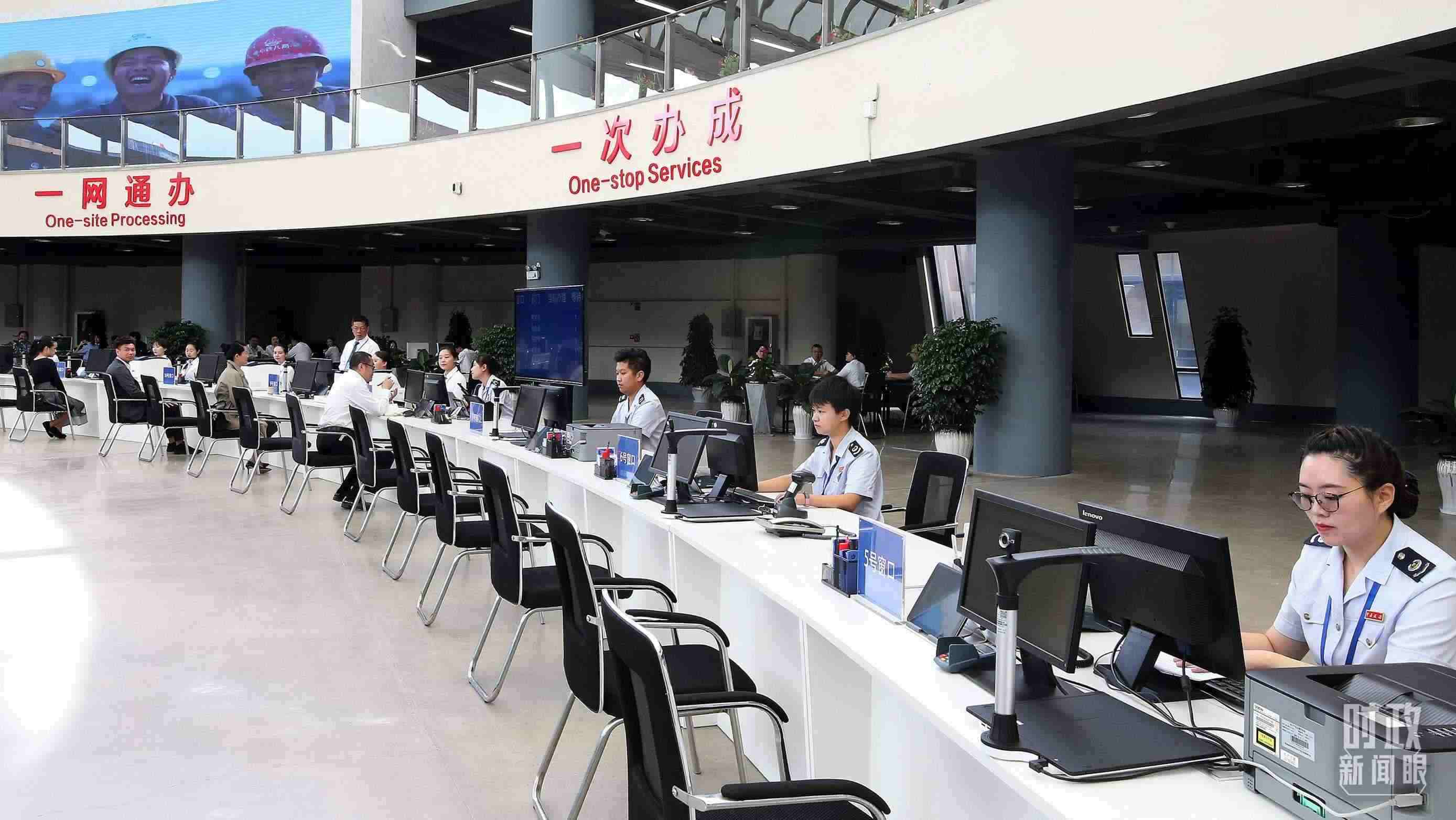 △中國(guó)（云南）自由貿(mào)易試驗(yàn)區(qū)昆明片區(qū)綜合服務(wù)中心。（圖/視覺(jué)中國(guó)）