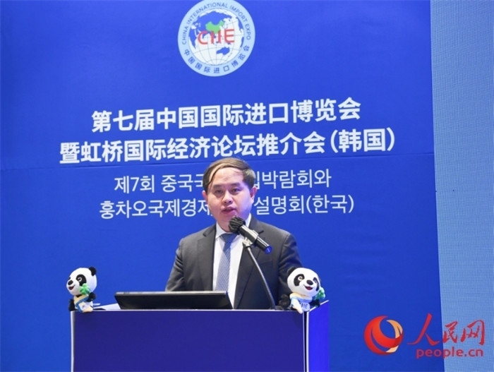 中國銀行首爾分行副行長褚?guī)h發(fā)言。人民網(wǎng) 程安康攝