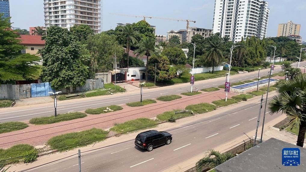 這是5月19日在剛果（金）首都金沙薩拍攝的街景（手機(jī)照片）。新華社發(fā)