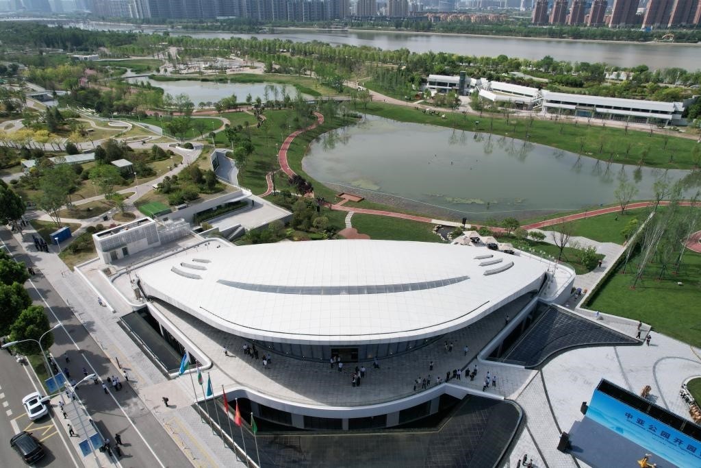 這是位于西安的中亞公園航拍畫(huà)面。新華社記者付瑞霞 攝