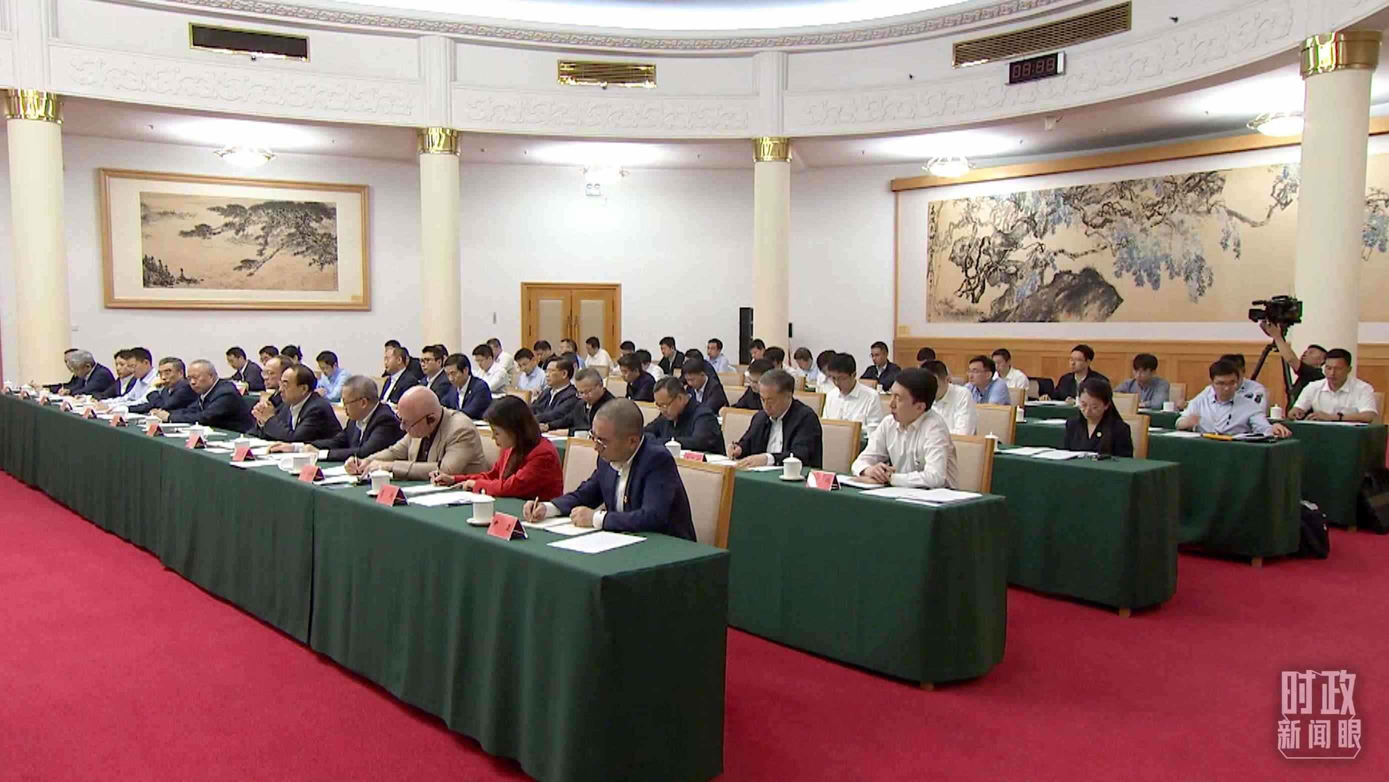 企業(yè)和專家座談會現(xiàn)場。