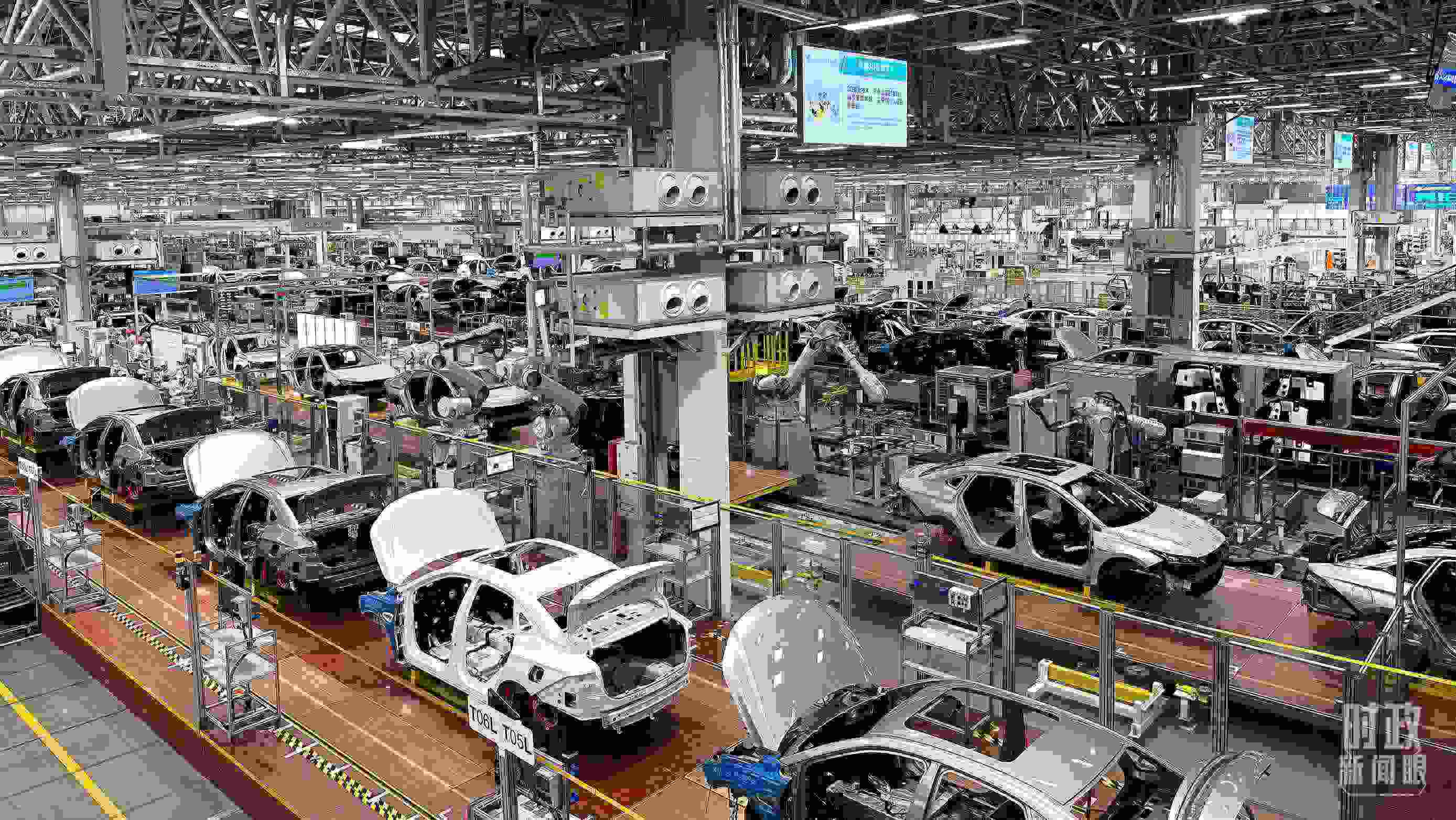 廣州廣汽埃安總裝車間智能生產(chǎn)線。2023年4月，習(xí)近平曾到這里考察。（總臺央視記者趙化拍攝）