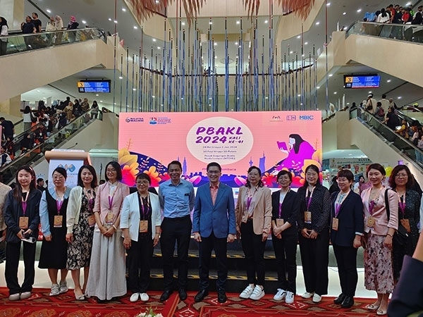 5月24日，在吉隆坡國際書展期間舉辦的中馬贈書儀式。中國圖書進出口（集團）有限公司供圖