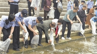 庭審后開展增殖放流。