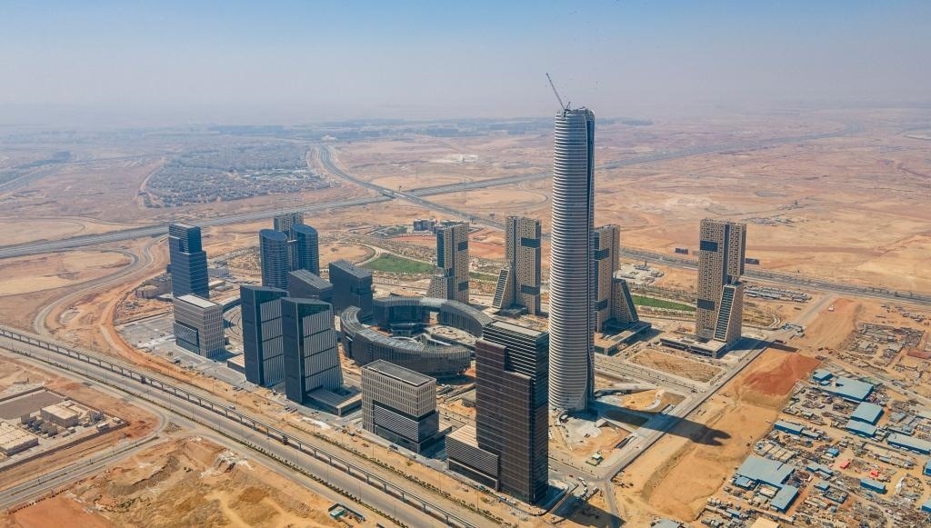 這是2023年6月28日在埃及開羅以東拍攝的建設(shè)中的埃及新行政首都中央商務(wù)區(qū)（無人機(jī)照片）。新華社發(fā)（中建埃及分公司供圖/黎炳宏攝）