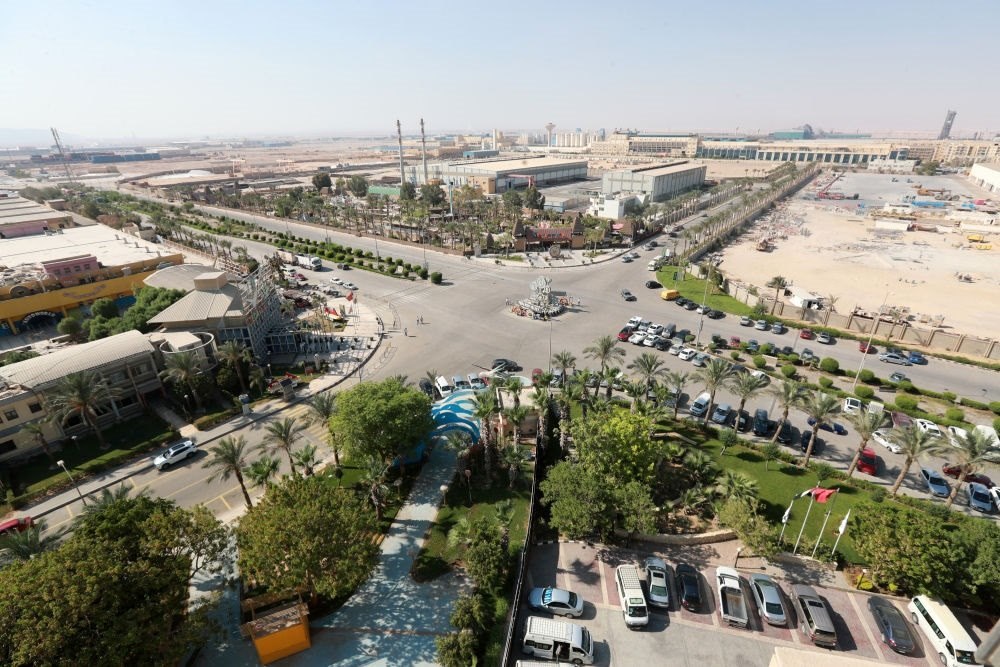 這是2023年8月10日在埃及蘇伊士省拍攝的中?！ぬ┻_(dá)蘇伊士經(jīng)貿(mào)合作區(qū)。新華社記者 隋先凱 攝