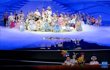 6月1日，演員在“我和祖國(guó)一起成長(zhǎng)”主題演出活動(dòng)中表演。新華社記者 金良快 攝