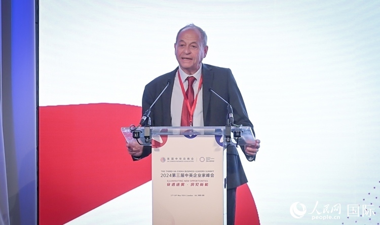 英國(guó)48家集團(tuán)俱樂部榮譽(yù)主席斯蒂芬·佩里致辭。人民網(wǎng) 郭錦標(biāo)攝