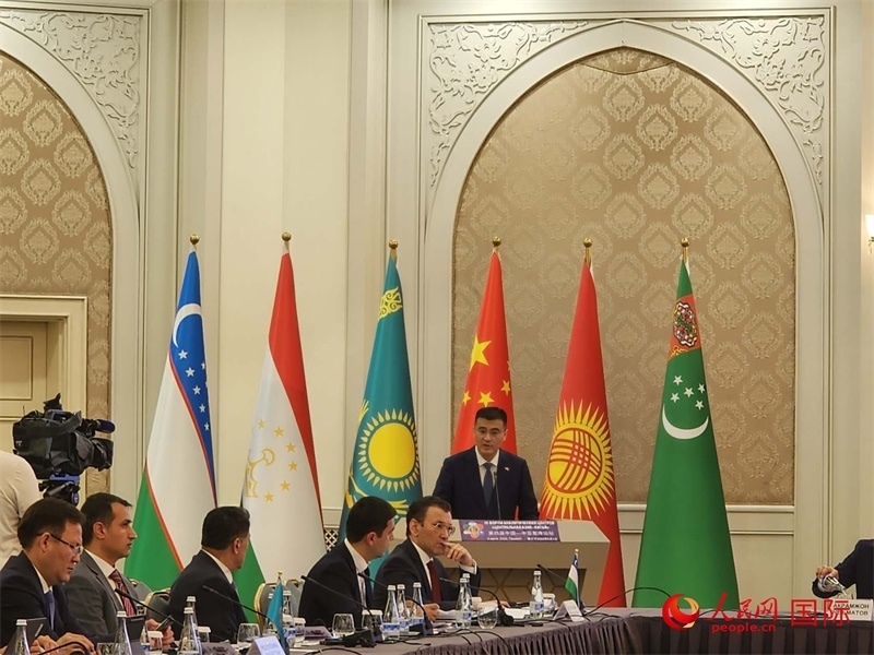 中國駐烏茲別克斯坦大使于駿致辭。人民網(wǎng)記者 李強攝