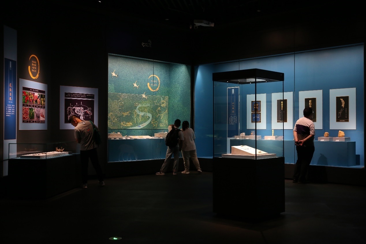 觀眾正在參觀展覽。國家文物局供圖