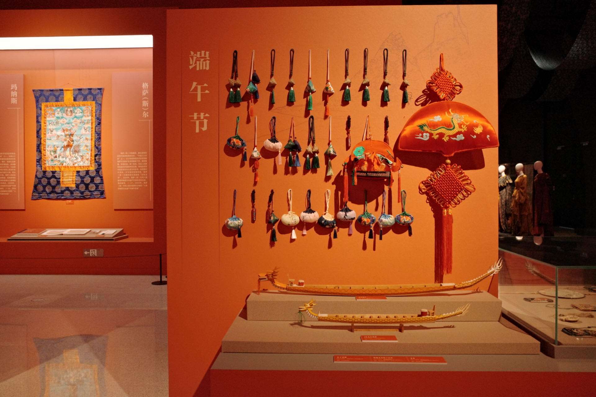 “氣象萬千——中國非遺保護實踐主題展”展示了端午節(jié)主題的非遺。人民網(wǎng)記者 劉微攝