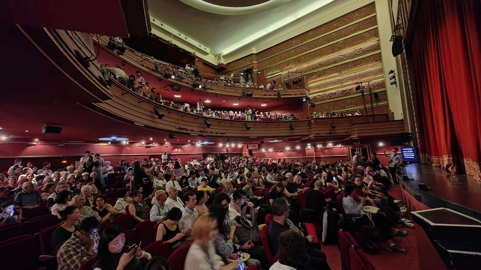 蕾博拉戲劇院內(nèi)熱情的觀眾 主辦方供圖