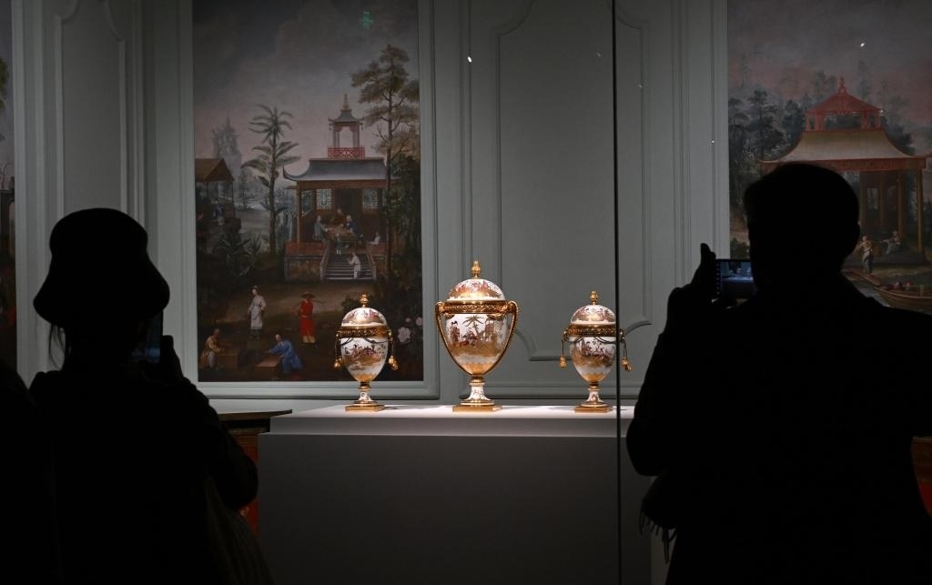 4月1日，觀眾在北京故宮參觀“紫禁城與凡爾賽宮——17、18世紀的中法交往”展覽。新華社記者金良快攝