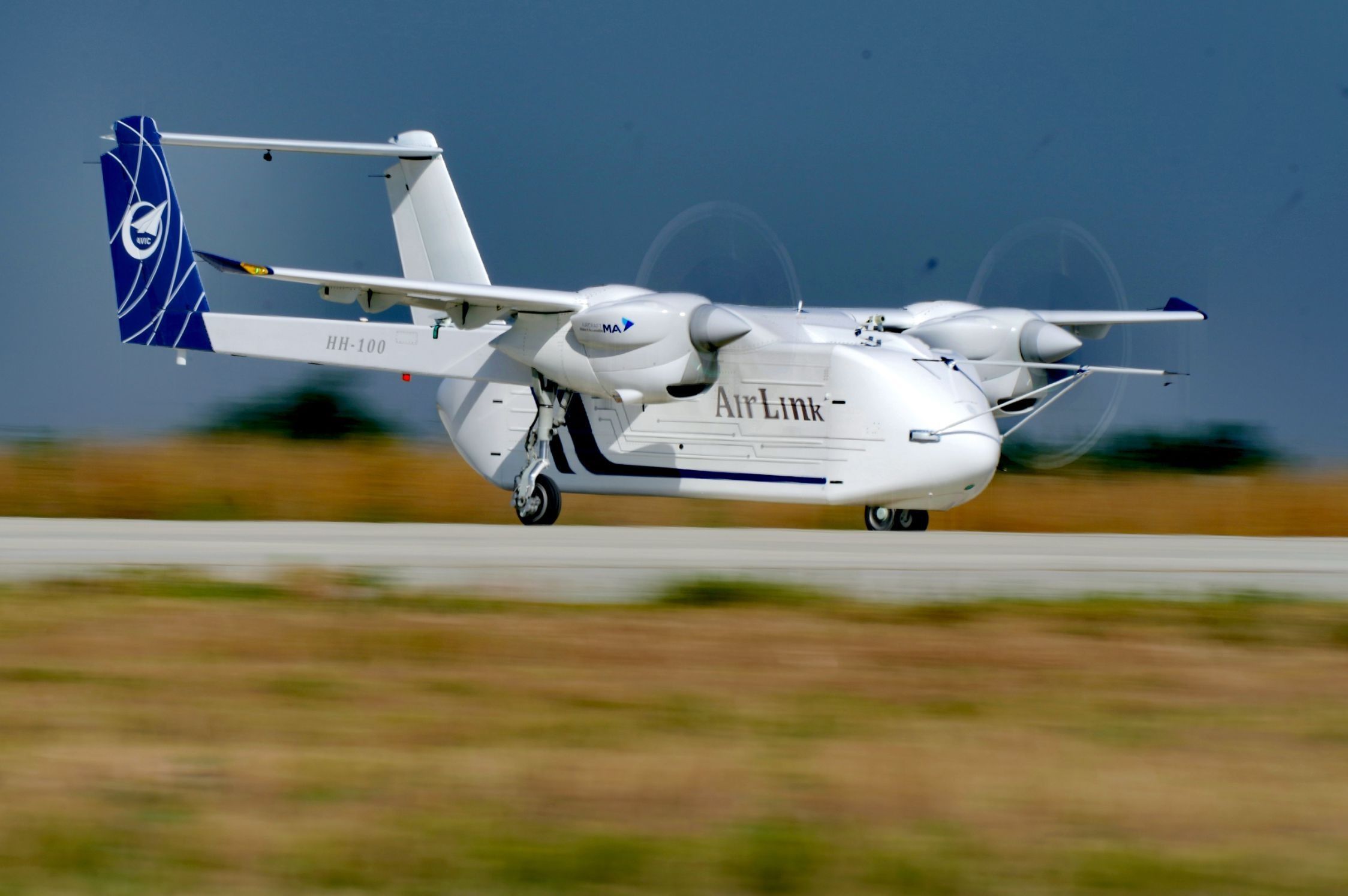 △2024年6月12日，HH-100航空商用無人運輸系統(tǒng)驗證機在西安藍(lán)田通用機場首飛成功。