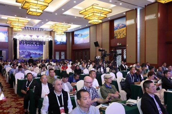  6月15日，“長白山·世界地質公園、世界生物圈保護區(qū)可持續(xù)發(fā)展會議”現(xiàn)場。新華社發(fā)