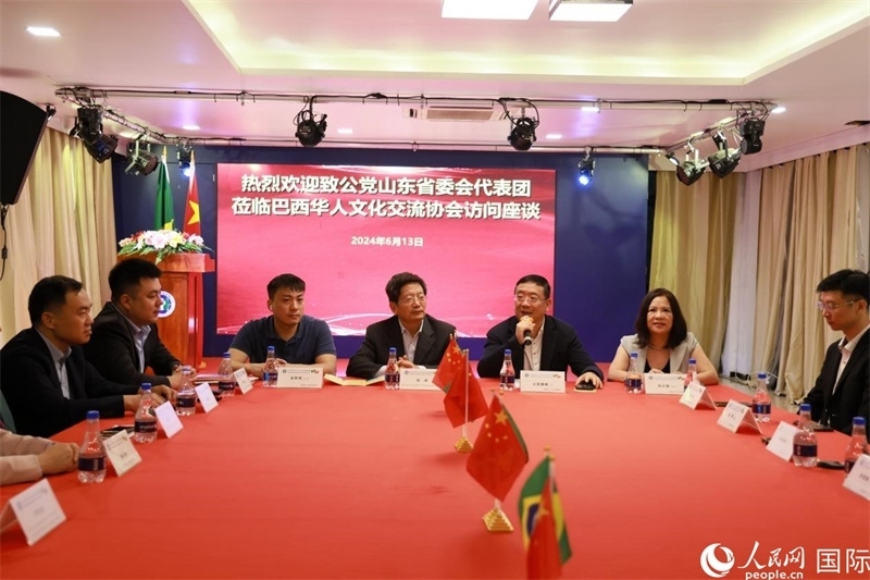 巴西華人文化交流協(xié)會(huì)主席上官劍鋒在座談會(huì)上致辭。人民網(wǎng)記者 宋亦然攝