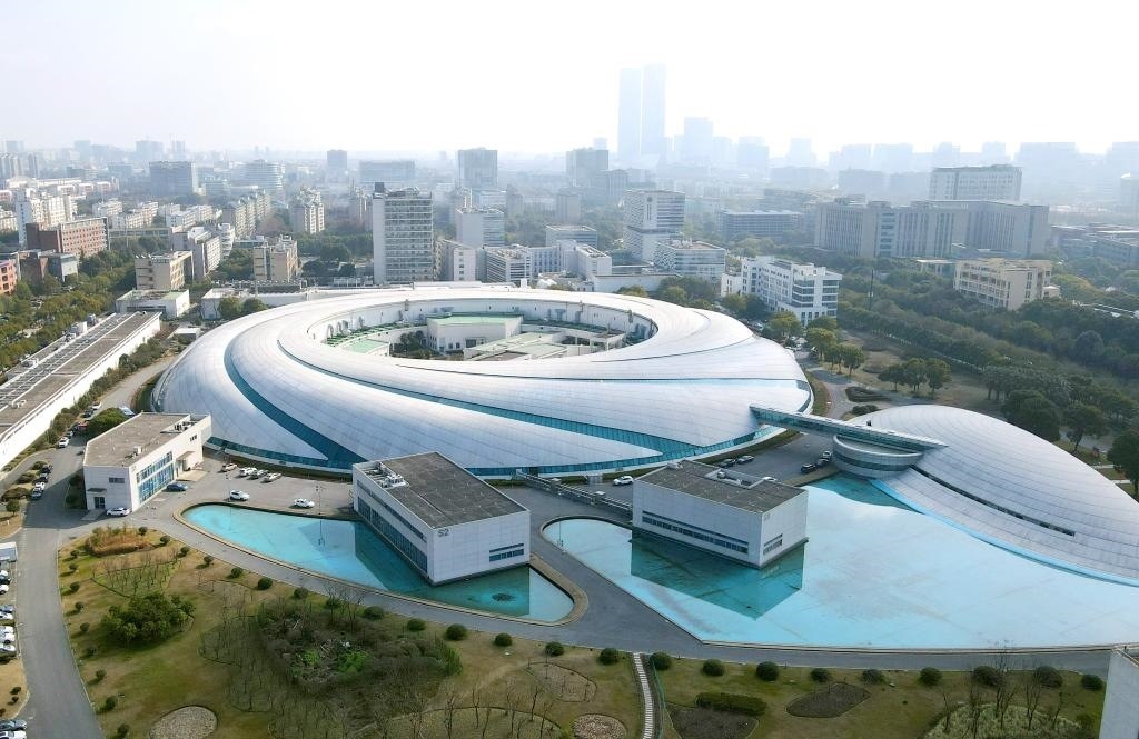 位于上海張江科學(xué)城的“上海光源”（2024年2月27日攝，無人機(jī)照片）。新華社記者 方喆 攝