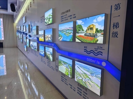 長江水跨越13級“階梯”一路北上。人民網記者 黃鈺攝