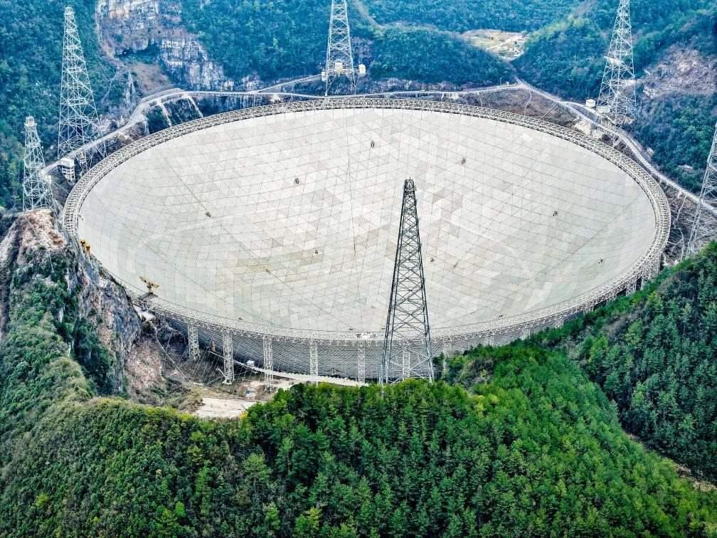 這是2024年2月26日拍攝的位于貴州的“中國天眼”（無人機全景圖片，維護保養(yǎng)期間拍攝）。新華社記者 歐東衢 攝